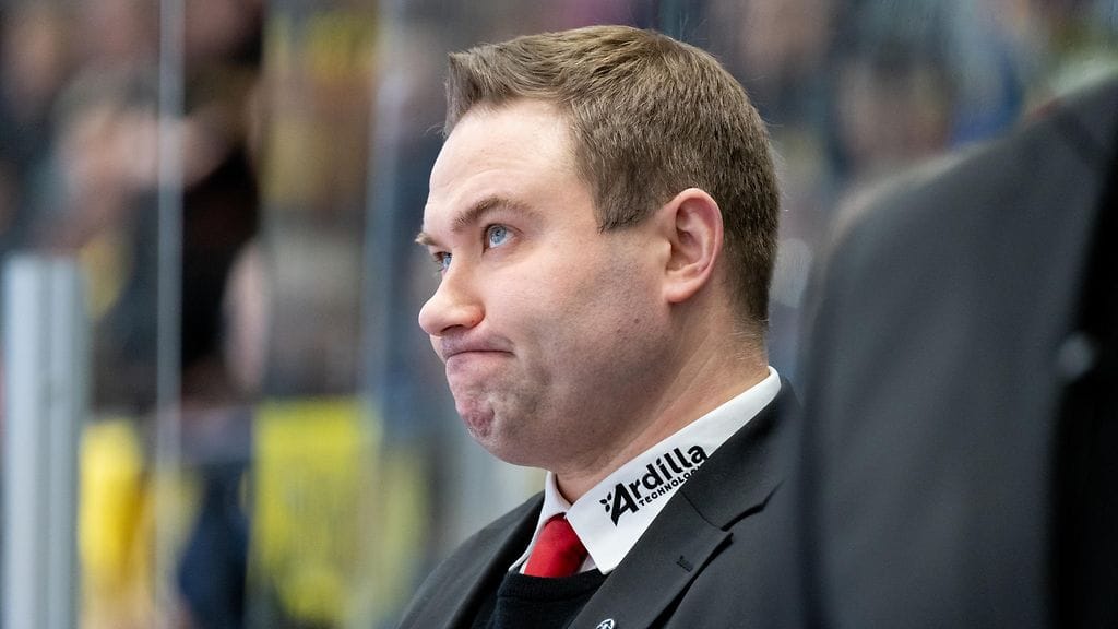 Jere Härkälän ensimmäinen kausi päävalmentajana SM-liigassa päättyi potkuihin.