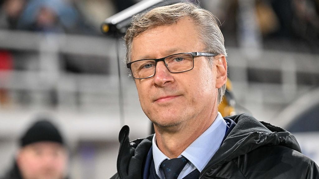 Huuhkajien päävalmentaja Markku Kanerva kommentoi asemaansa Viro-ottelun lehdistötilaisuudessa.