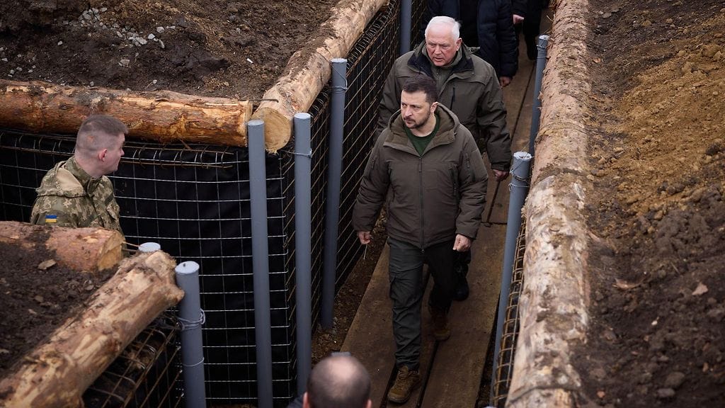 Ukrainan presidentti Zelenskyi Sumyn alueella Koillis-Ukrainassa 27. maaliskuuta.