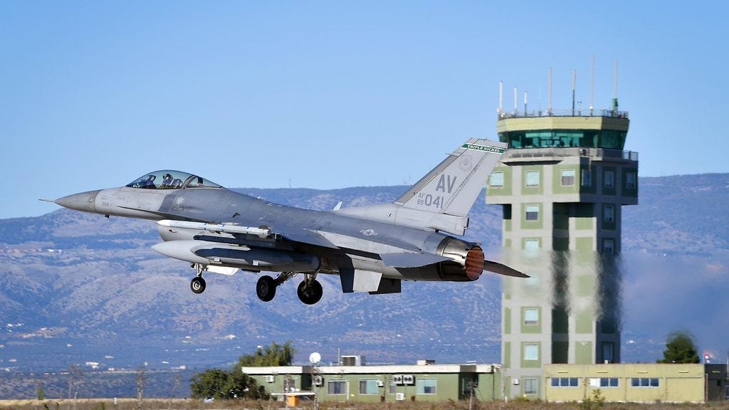 F-16-hävittäjä Italiassa.