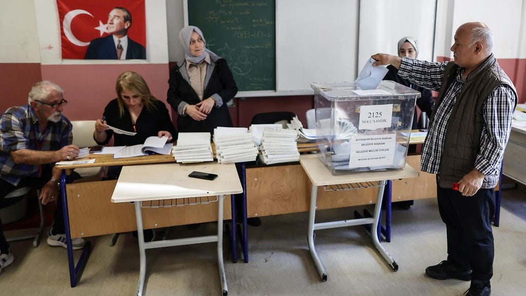 Yli 61 miljoonan ihmisen arvioidaan äänestävän paikallisvaaleissa.