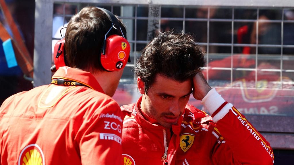 Carlos Sainzin (oik.) rupeama Ferrarilla päättyy tähän kauteen.