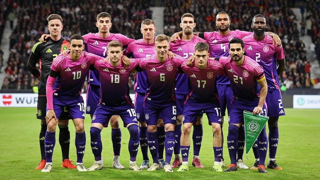 Saksa kohtasi Hollannin viime viikon tiistaina. Joukkue pukeutui ottelussa vieraspaitaan.