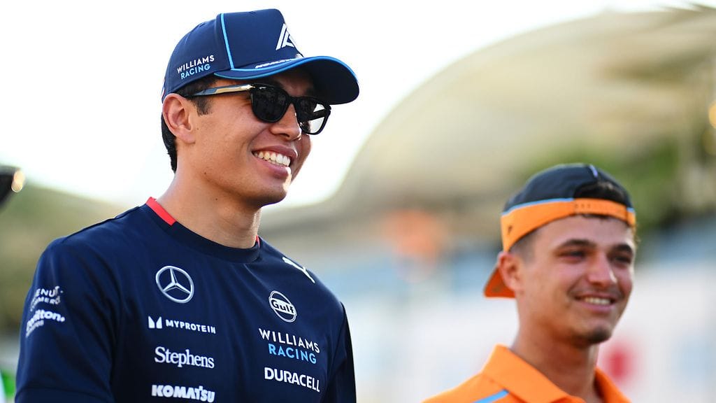 Alex Albonin (vas.) isoäiti tapasi Lando Norrisin.