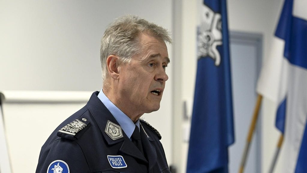 Poliisiylijohtaja Seppo Kolehmainen muistuttaa, että laiton uhkaus on rikos, josta saattaa seurata lasku.