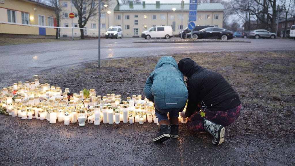 Kynttilöitä Vantaan koululla.