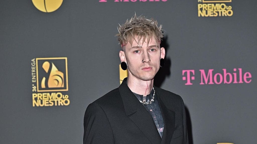 Machine Gun Kelly on aiemmin kertonut käyttäneensä väärin alkoholia, marihuanaa ja erilaisia lääkepillereitä.