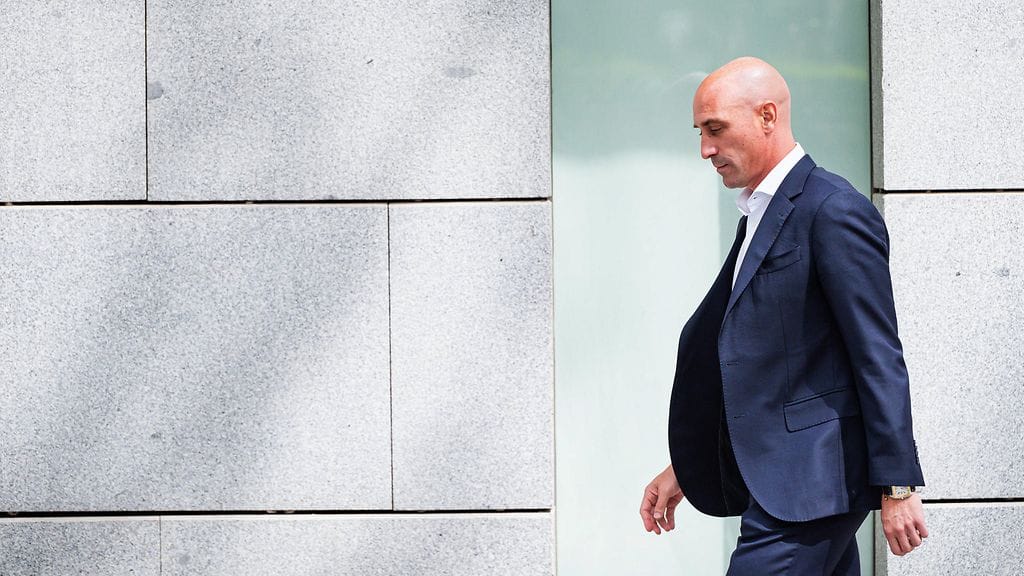 Luis Rubiales otettiin kiinni lentoasemalla Madridissa.