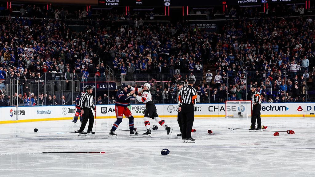 Kaikki aloitusviisikoiden pelaajat tappelivat keskenään Rangersin ja Devilsin välisessä paikallisottelussa.