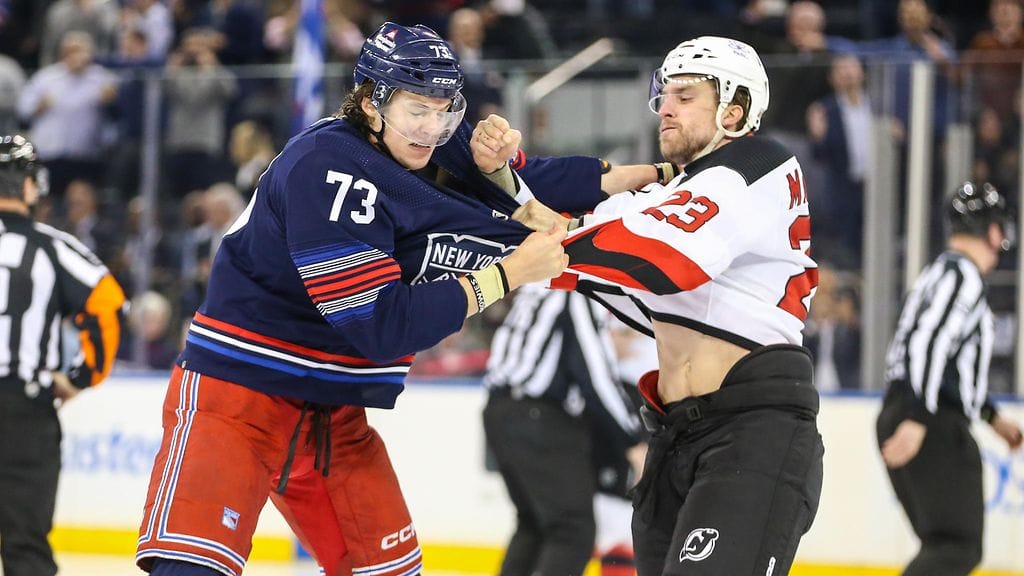 Matt Rempe ja Kurtis MacDermid olivat osallisena joukkutappelussa yön NHL-kierroksella.