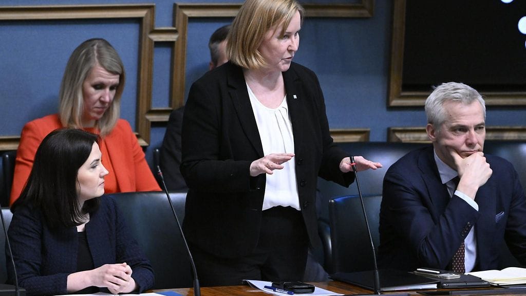 Sosiaali- ja terveysministeri Kaisa Juuso eduskunnan suullisella kyselytunnilla Helsingissä 4. huhtikuuta 2024.