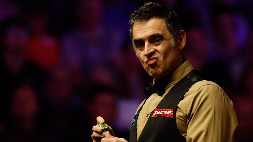 Ronnie O'Sullivan räväytti sinapinvärisellä paidallaan.