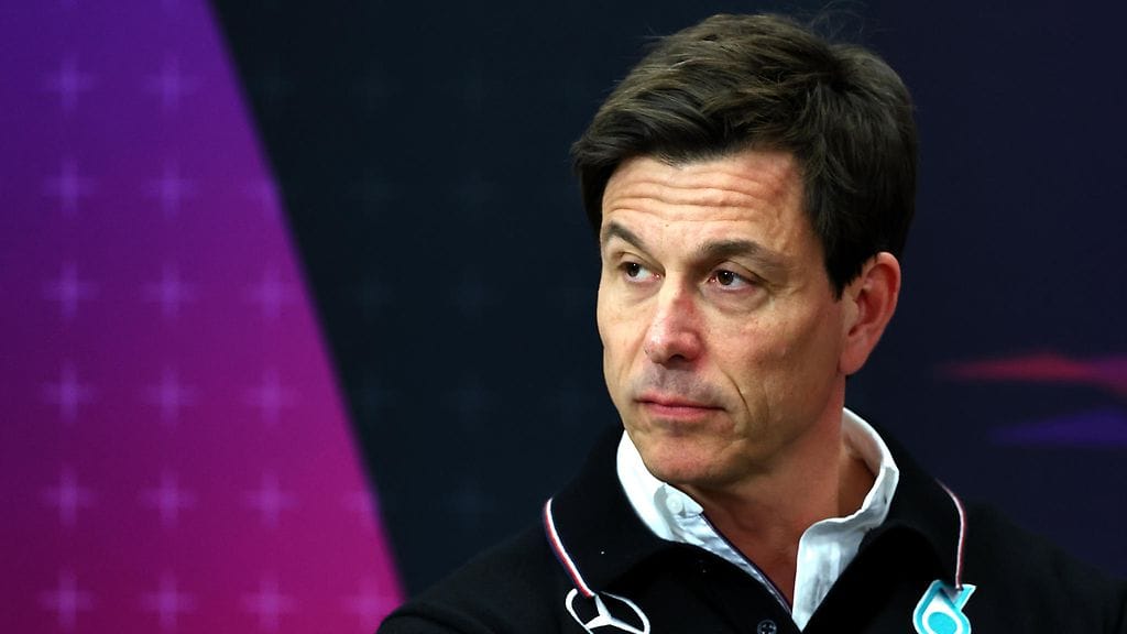 Toto Wolff kommentoi vihjailevasti Mercedeksen kuskispekulaatioita.