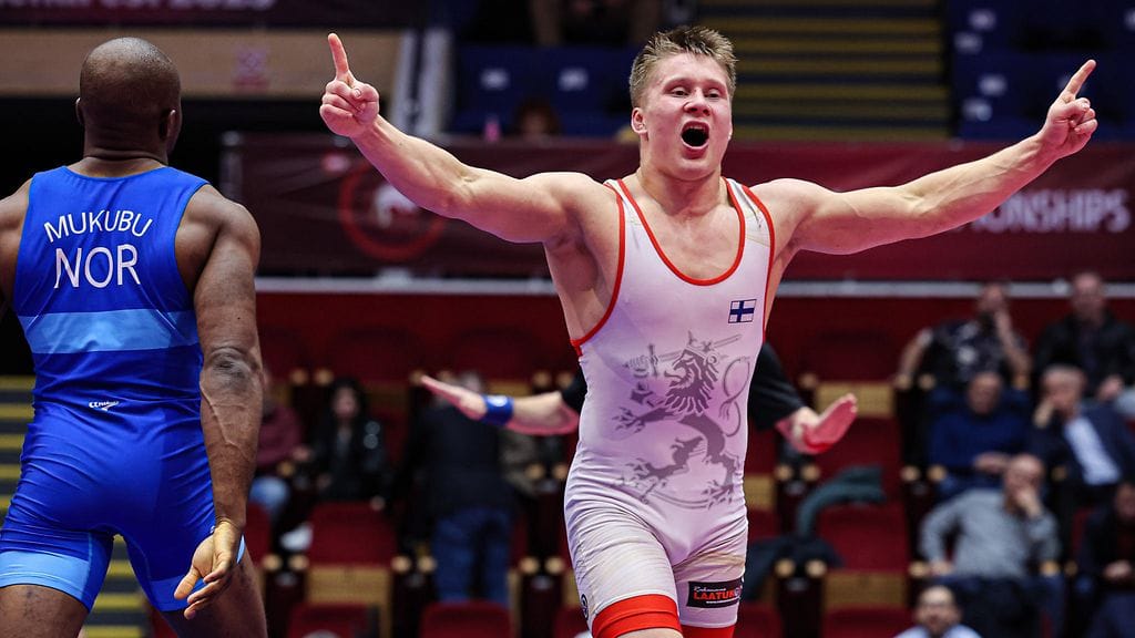 Jonni Sarkkinen paini Suomelle maapaikan Pariisiin.