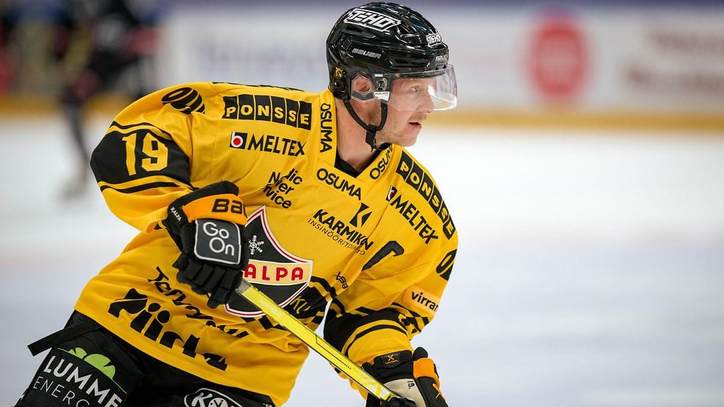 KalPan kapteeni Tuomas Kiiskinen on sivussa illan ottelusta Tapparaa vastaan.