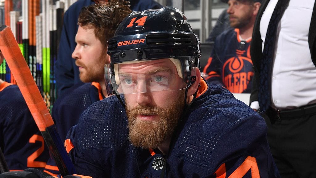 Mattias Ekholm taklasi Mikko Rantasta rajusti.