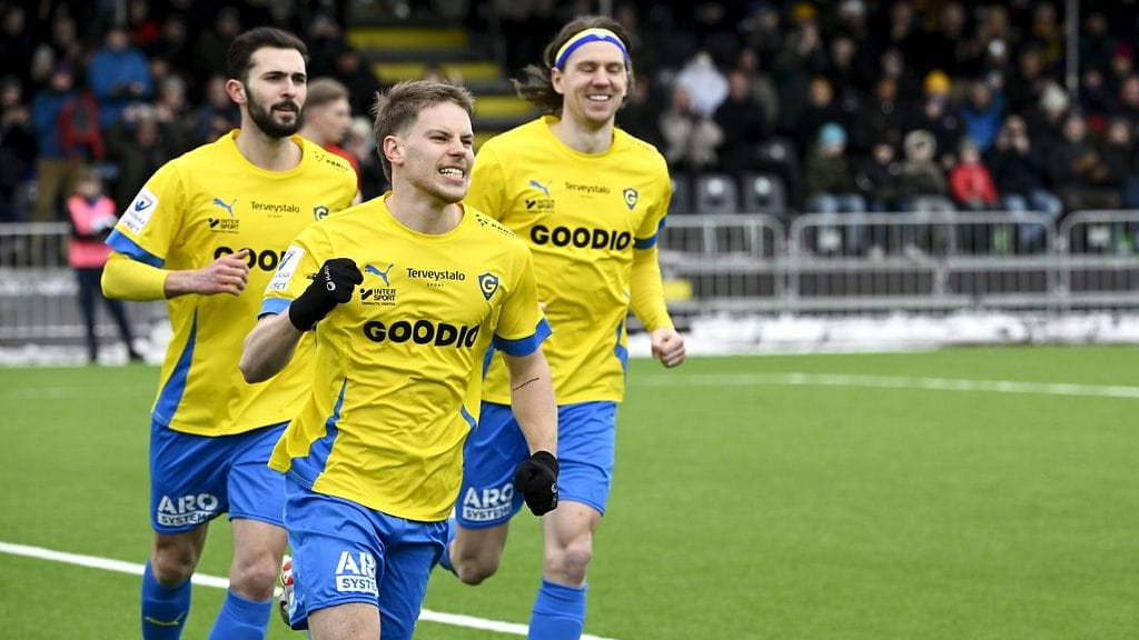 Joakim Latonen iski Gnistanin historian ensimmäisen pääsarjamaalin rangaistuspotkusta.