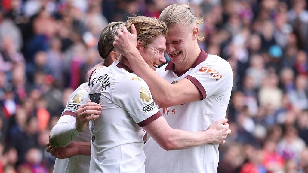 Kevin De Bruyne ja Erling Haaland juhlivat Cityn voittoa Crystal Palacesta.