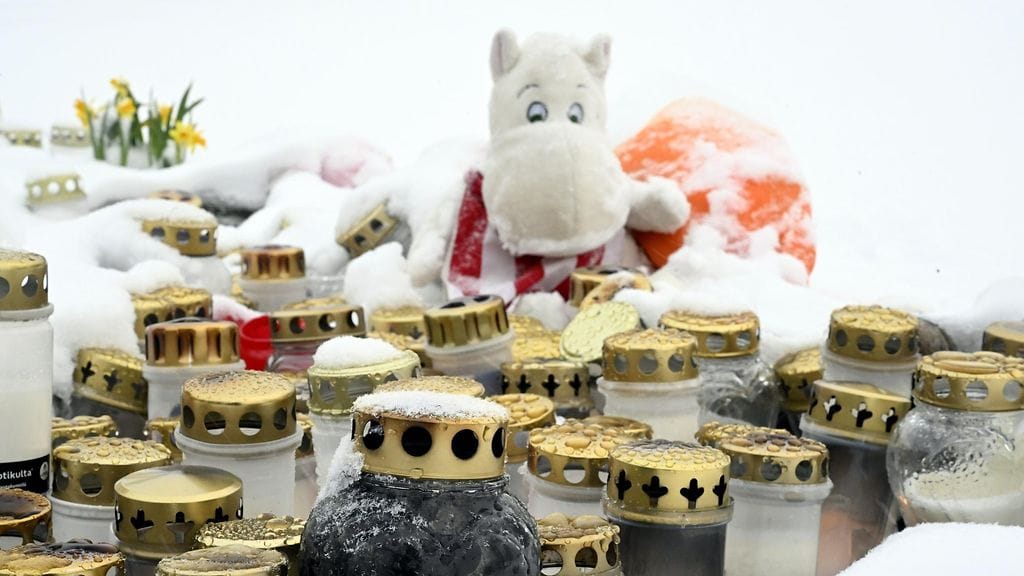 Kouluampumisen kaltaisissa tilanteissa kriisityö etenee tavallisesti yleisestä tuesta kohti eriytyvämpää tukea, sanoo psykologian tohtori ja kriisipsykologi Eija Palosaari.