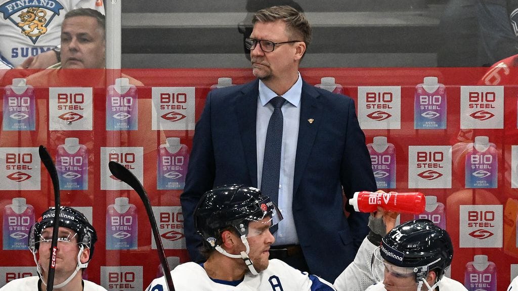 Jukka Jalosen Leijonat sai viime keväänä NHL-vahvistuksia mukaan kotikisoihin, kun joukkoihin liittyi muun muassa Mikko Rantanen (kuvassa etualalla, keskellä).