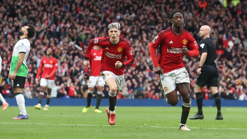 Kobbie Mainoo vei Manchester Unitedin 2-1-johtoon.