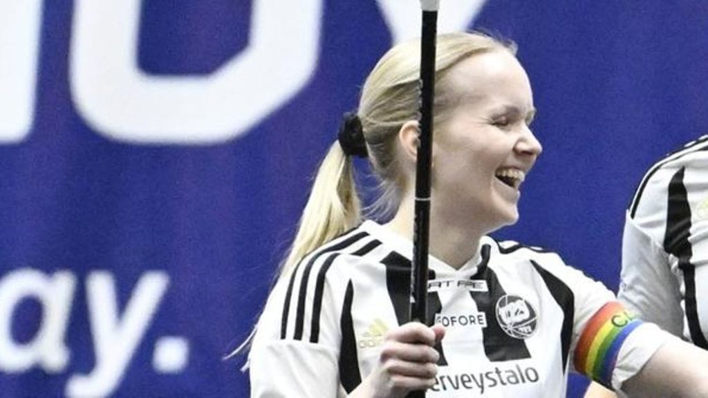 Jenna Saario iski TPS:lle kaksi maalia.