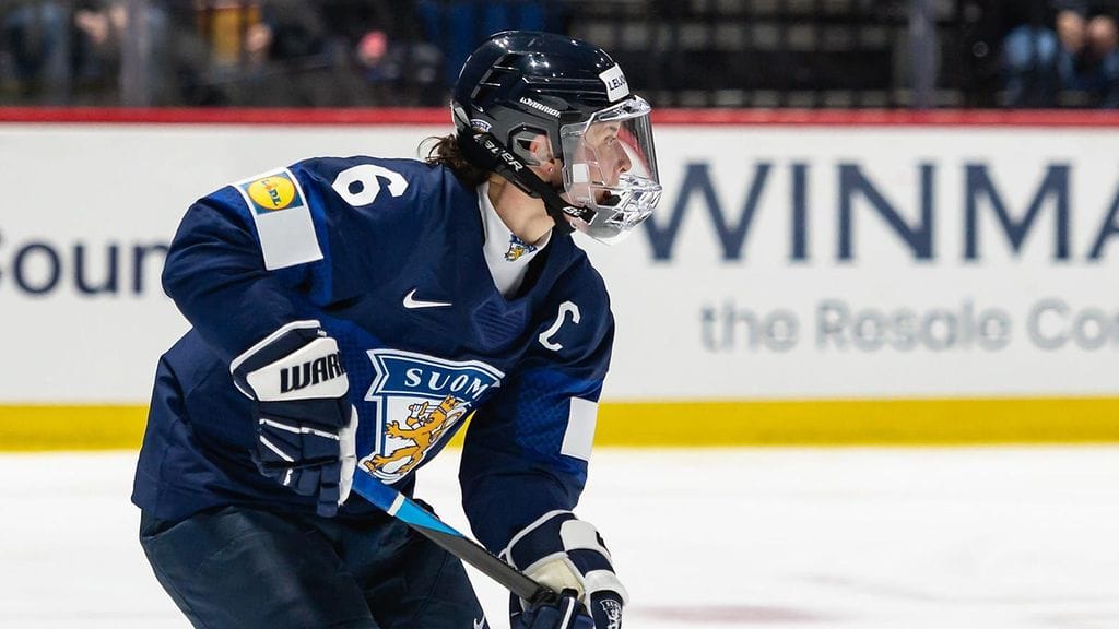 Jenni Hiirikoski nakutti tehot 1+3 Sveitsiä vastaan.