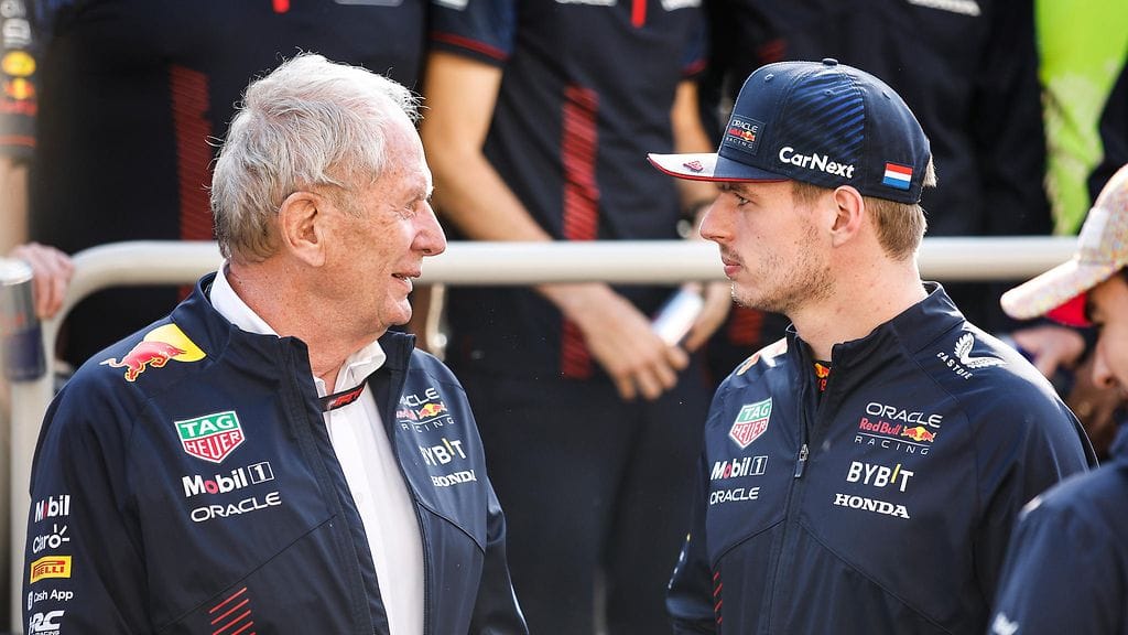 Helmut Marko (vas.) ja Max Verstappen.