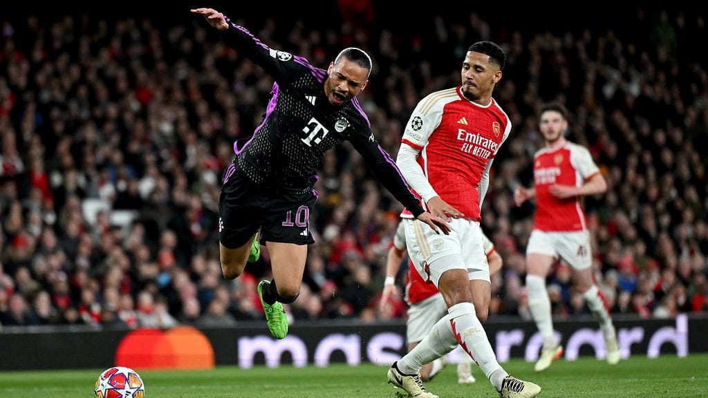 Arsenal-puolustajan kömpelö rike kostautuu: Harry Kane naulaa Bayernin johtoon rangaistuspotkusta