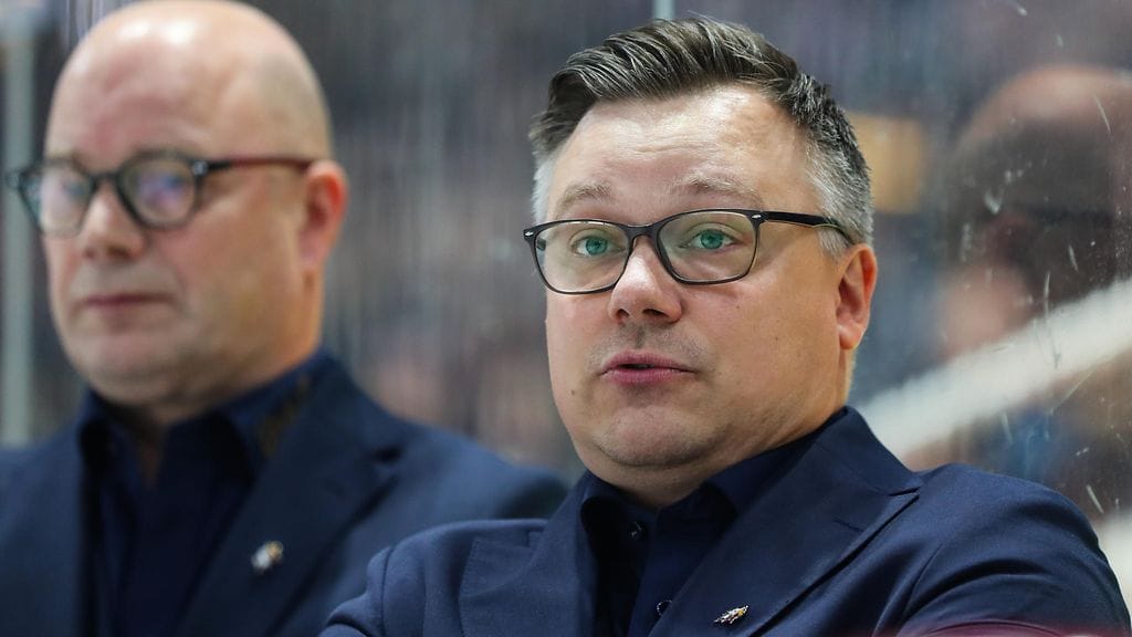 Juuso Hahl nousee Risto Duvfvan (vas.) seuraajaksi Sportissa.