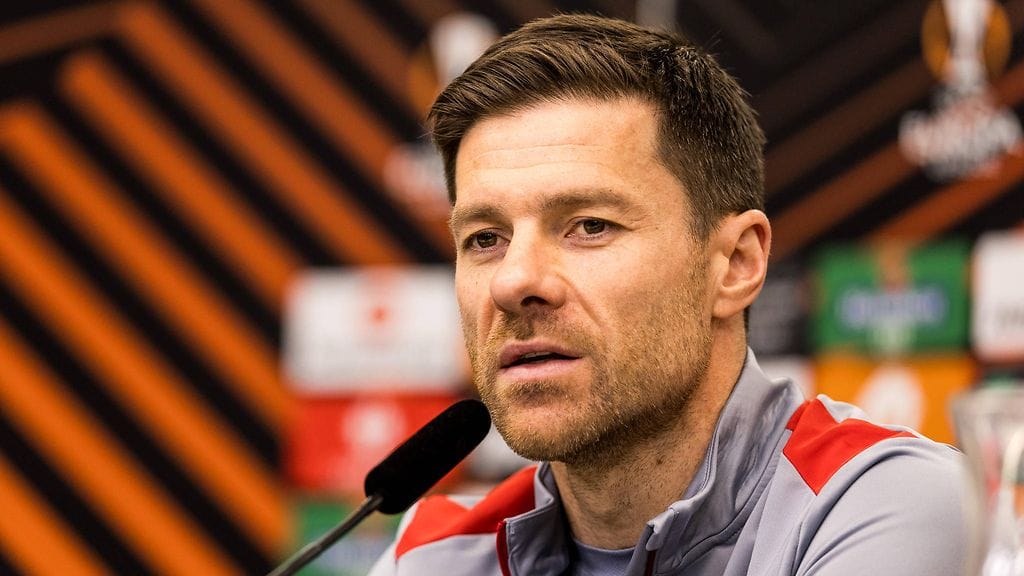Xabi Alonso jatkaa Bayer Leverkusenissa.