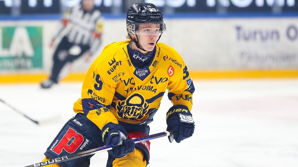 Tuukka Tieksola, 22, siirtyy Lukosta JYPiin.