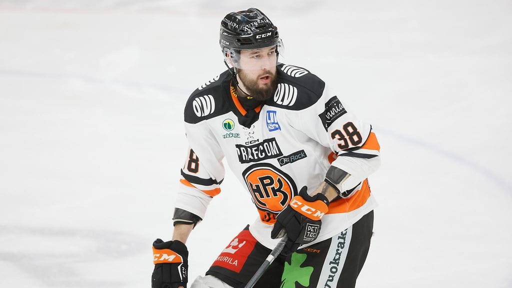 Miro Karjalainen vaihtaa HPK:n Sportiin.