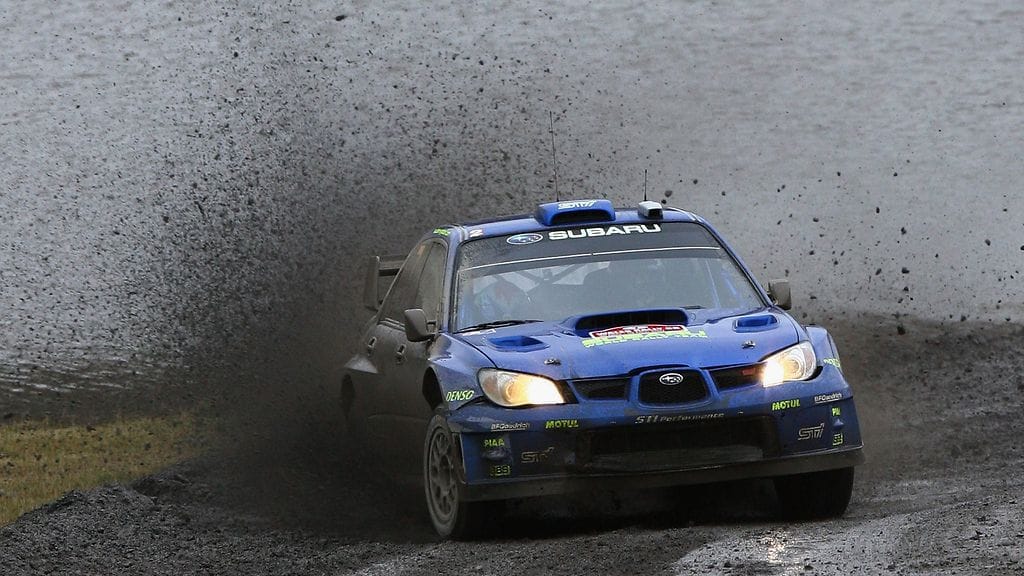 Subaru nähtiin edellisen kerran rallin MM-sarjassa kaudella 2008. Kuvassa Petter Solbergin tyylinäyte Walesin rallissa.