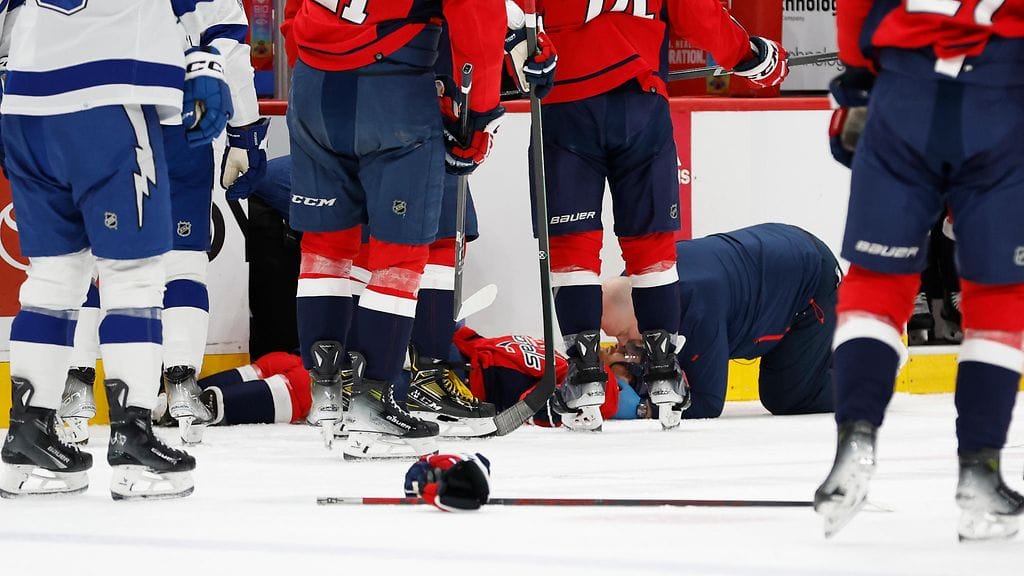 Nick Jensen loukkaantui pelottavasti la-su-yön NHL-kierroksella.