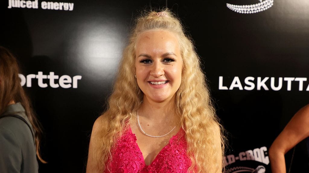 Auri Kananen on joutunut sairaalaan kovien päänsärkyjen vuoksi.