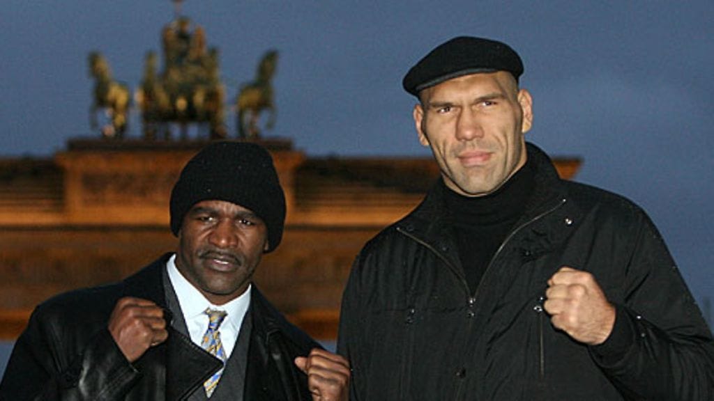 Evander Holyfield ja Nikolai Valujev. Kuva: Matthias Kern/GETTY.