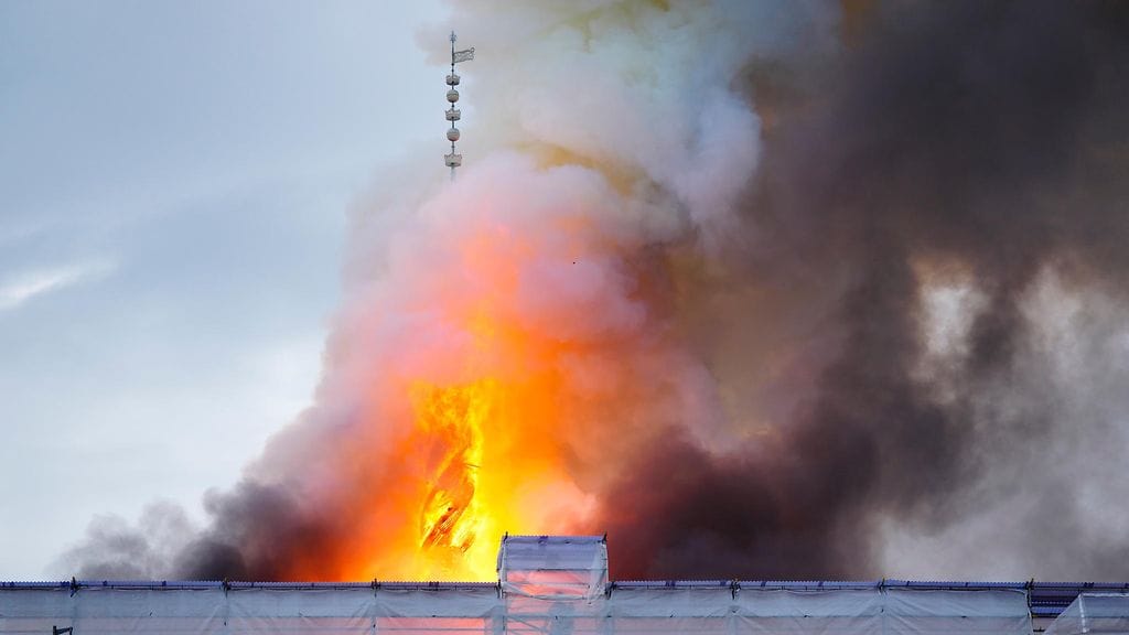 AOP 29.12161702 Borsen palaa Kööpenhaminassa