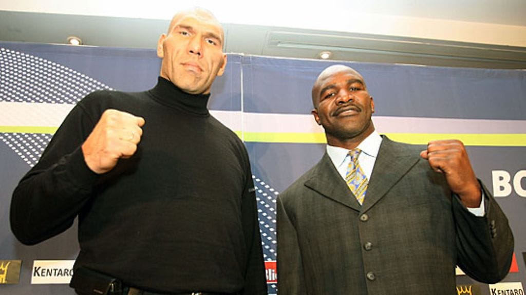 Nikolai Valujev ja Evander Holyfield. Kuva: Matthias Kern/GETTY.
