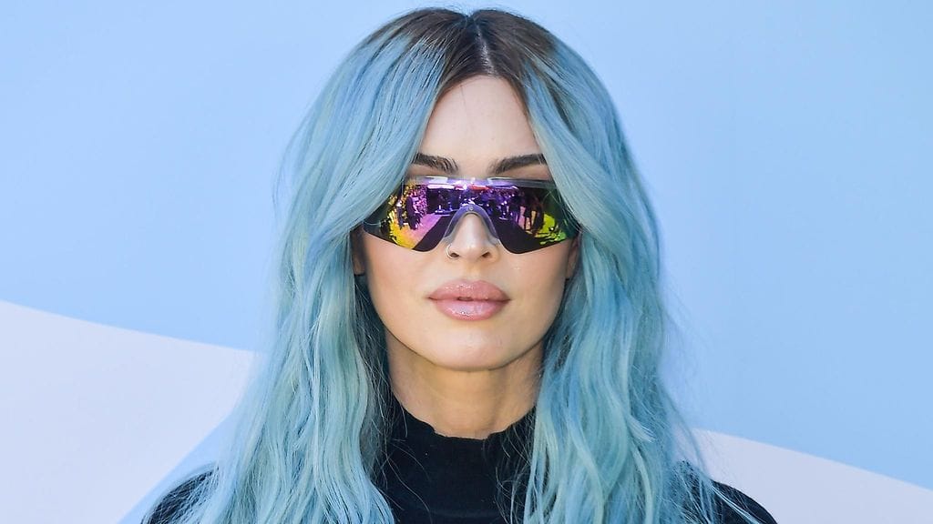 Megan Fox poseeraa somessa tavanomaista luonnollisemmassa tyylissä.