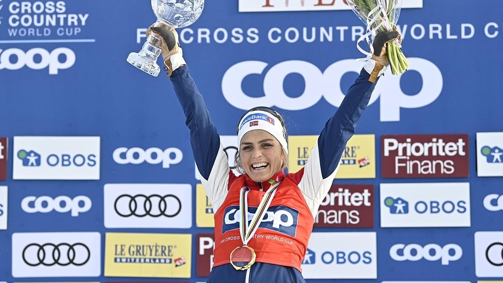 Therese Johaug juhli maaliskuussa maastohiihdon Norjan mestaruuskisojen 30 kilometrin voittoa.