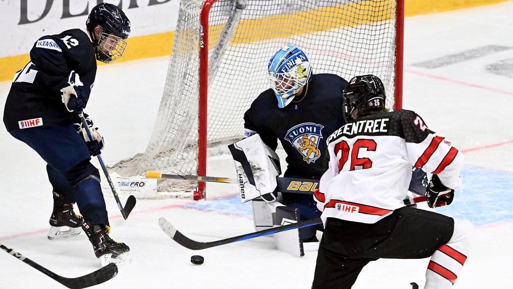 Maalivahti Petteri Rimpinen ei pystynyt kannattelemaan Pikkuleijonia tuhoisaa Kanadaa vastaan.