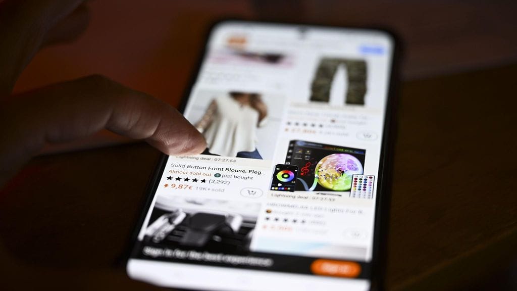 KKV painottaa, että oleellista on keskustella lapsen kanssa, tutustua sopimusehtoihin ja ominaisuuksiin yhdessä ja sopia pelisäännöistä.