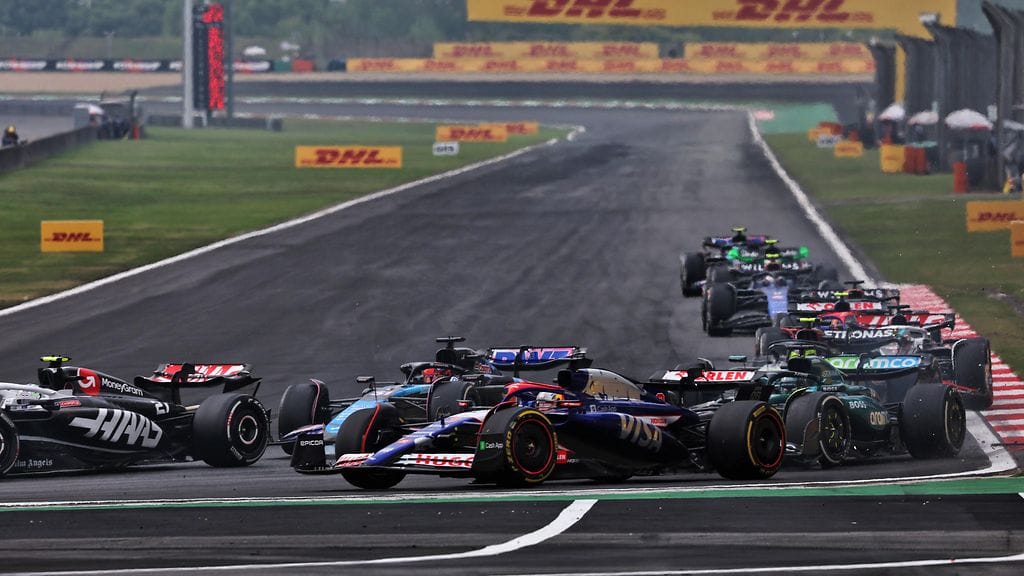 Lance Stroll täräytti Daniel Ricciardon konttiin juuri, kun turva-auto oli päättymässä.