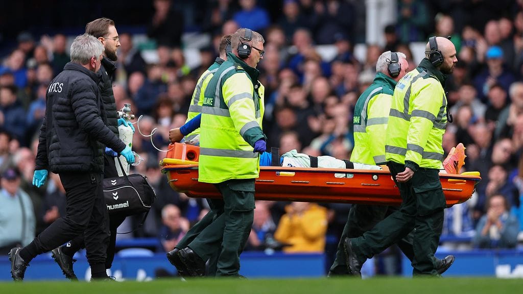 Evertonin hyökkääjä Beto loukkaantui ikävästi sunnuntain Valioliiga-kierroksella.