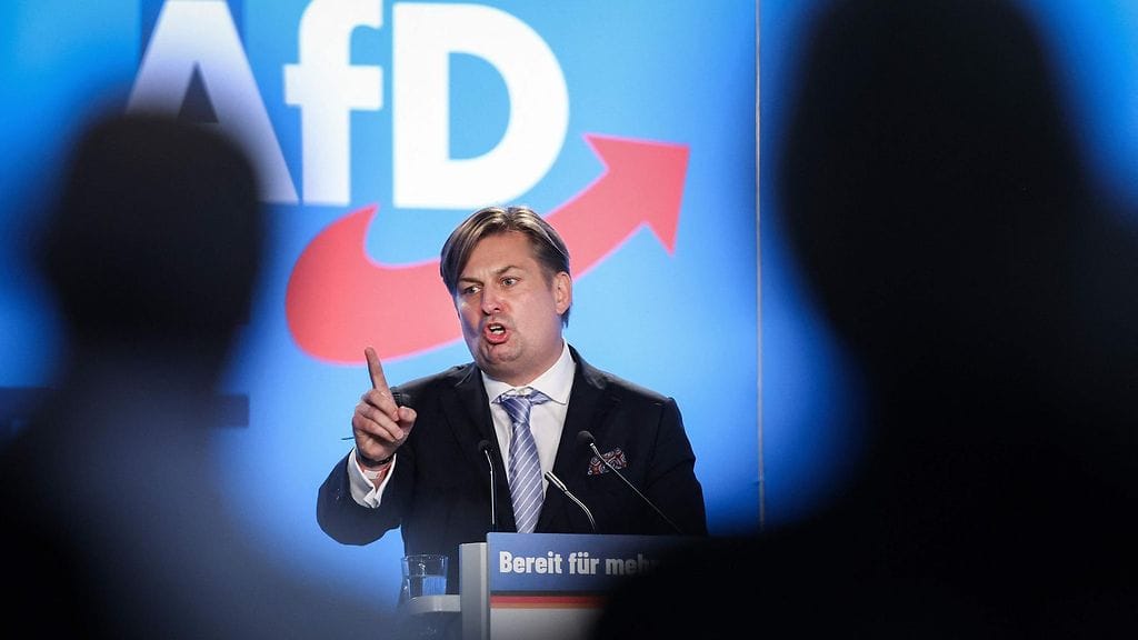 Saksan median mukaan kyseessä on laitaoikeistoa edustavan Vaihtoehto Saksalle (AfD) -puolueen edustajan Maximilian Krahin (kuvassa) avustaja Jian Guo.