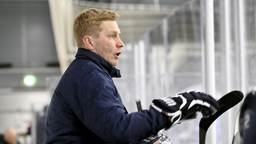 Marko Kauppinen toimii Pikkuleijonien päävalmentajana.