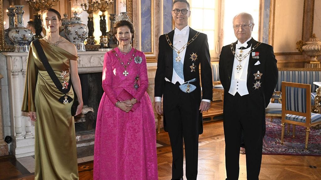 LK 234024 Stubb puolisoineen Ruotsin kuningasparin kanssa juhlaillallisilla huhtikuussa 2024