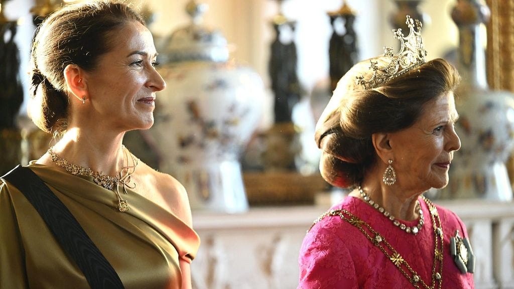 LK 230424 Suzanne Innes-Stubb ja Ruotsin kuningatar Silvia ennen juhlaillallisia huhtikuussa 2024