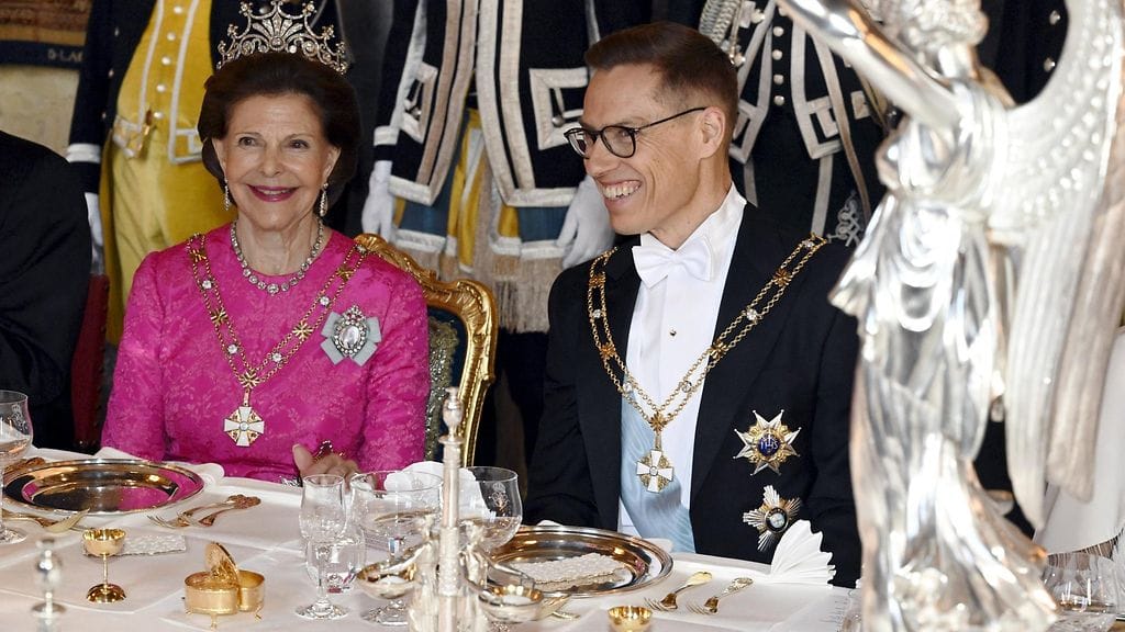 Presidentti Alexander Stubb ja kuningatar Silvia juhlaillallisella Ruotsissa